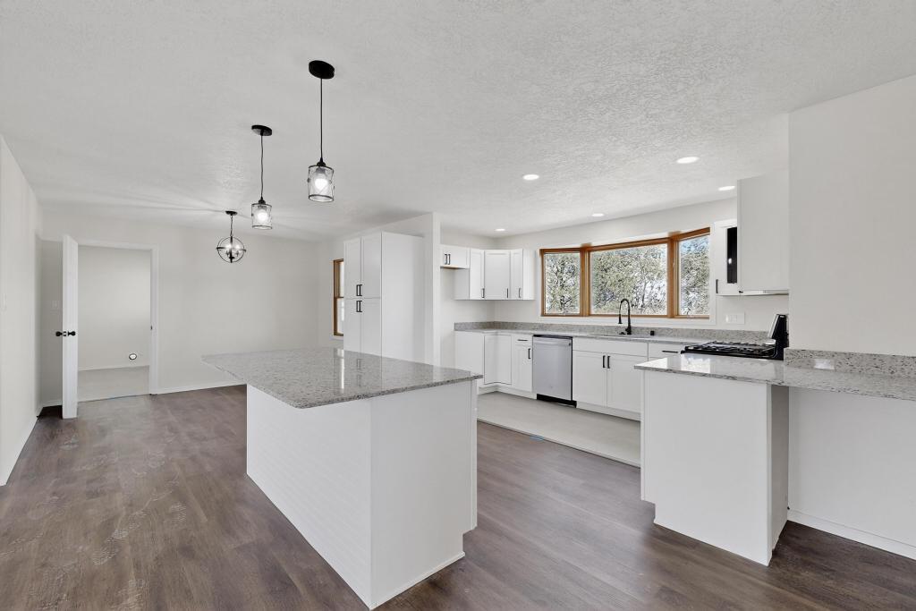 320 TARPON Avenue SE - Main Image