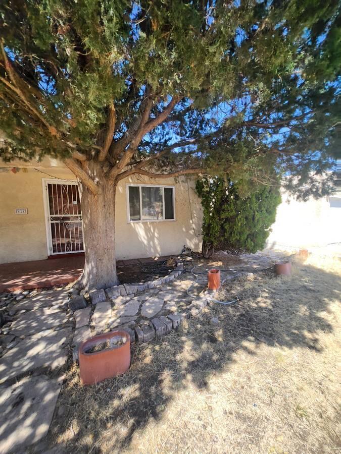 917 Girard Boulevard SE - Main Image