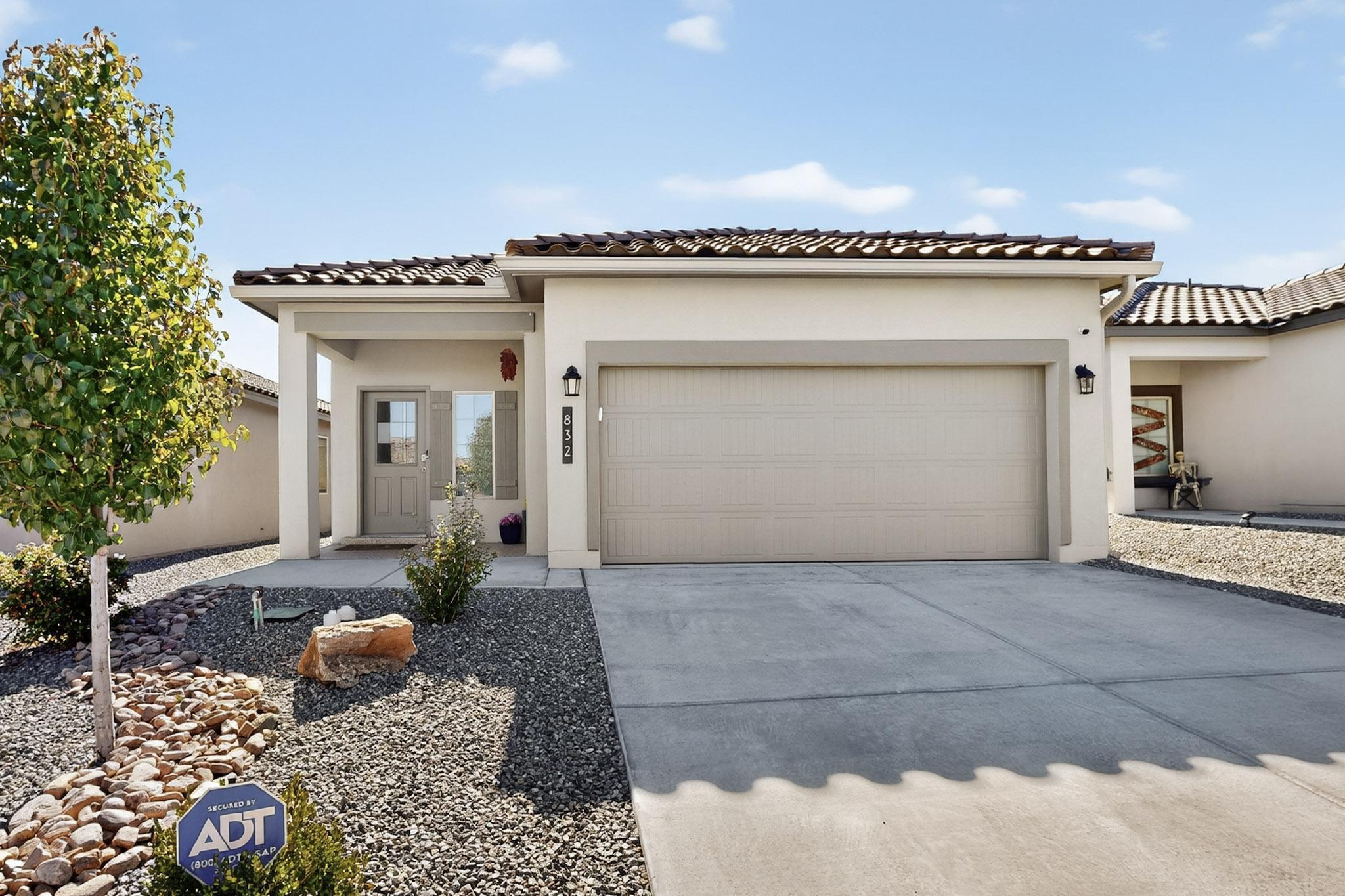 832 Amatista Lp SE - Main Image