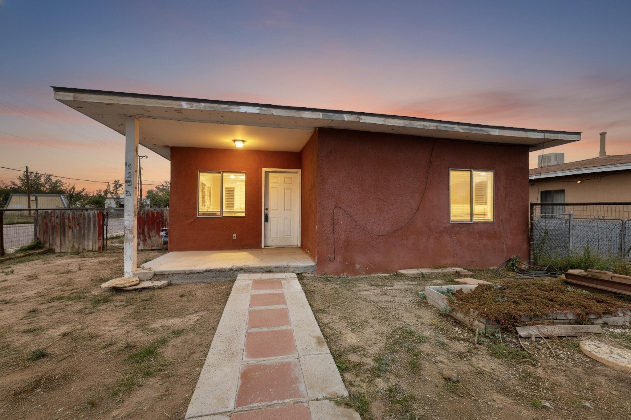 922 W Gilbert Avenue - Main Image