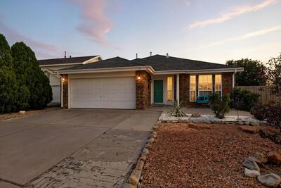 33 Apache Plume Road, Los Lunas 