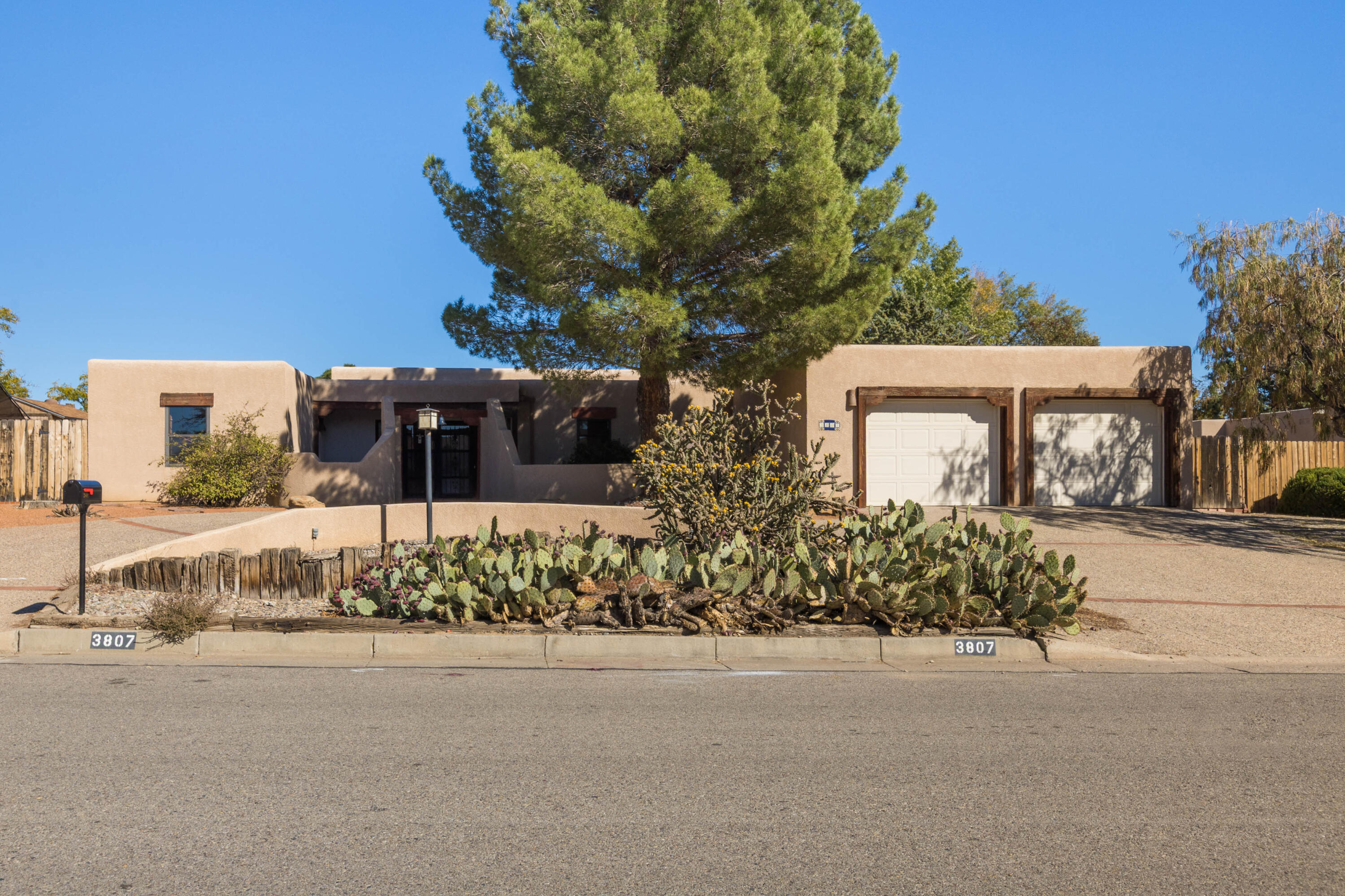 3807 Oakmount Drive SE - Main Image