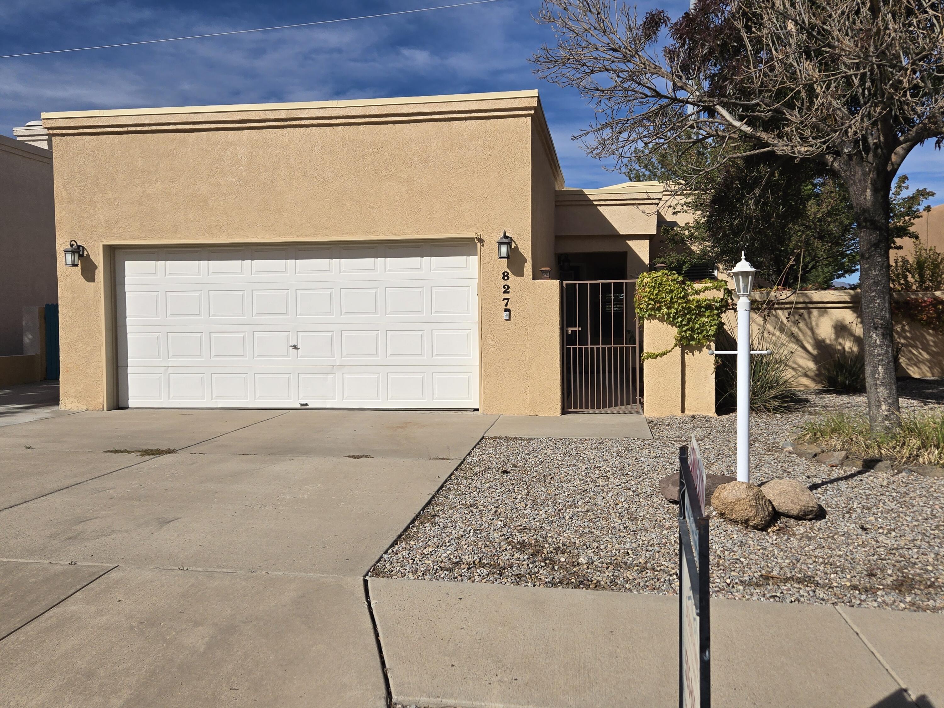 827 Calle Coronado SE - Main Image