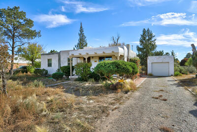 542 Mullen Road NW, Los Ranchos