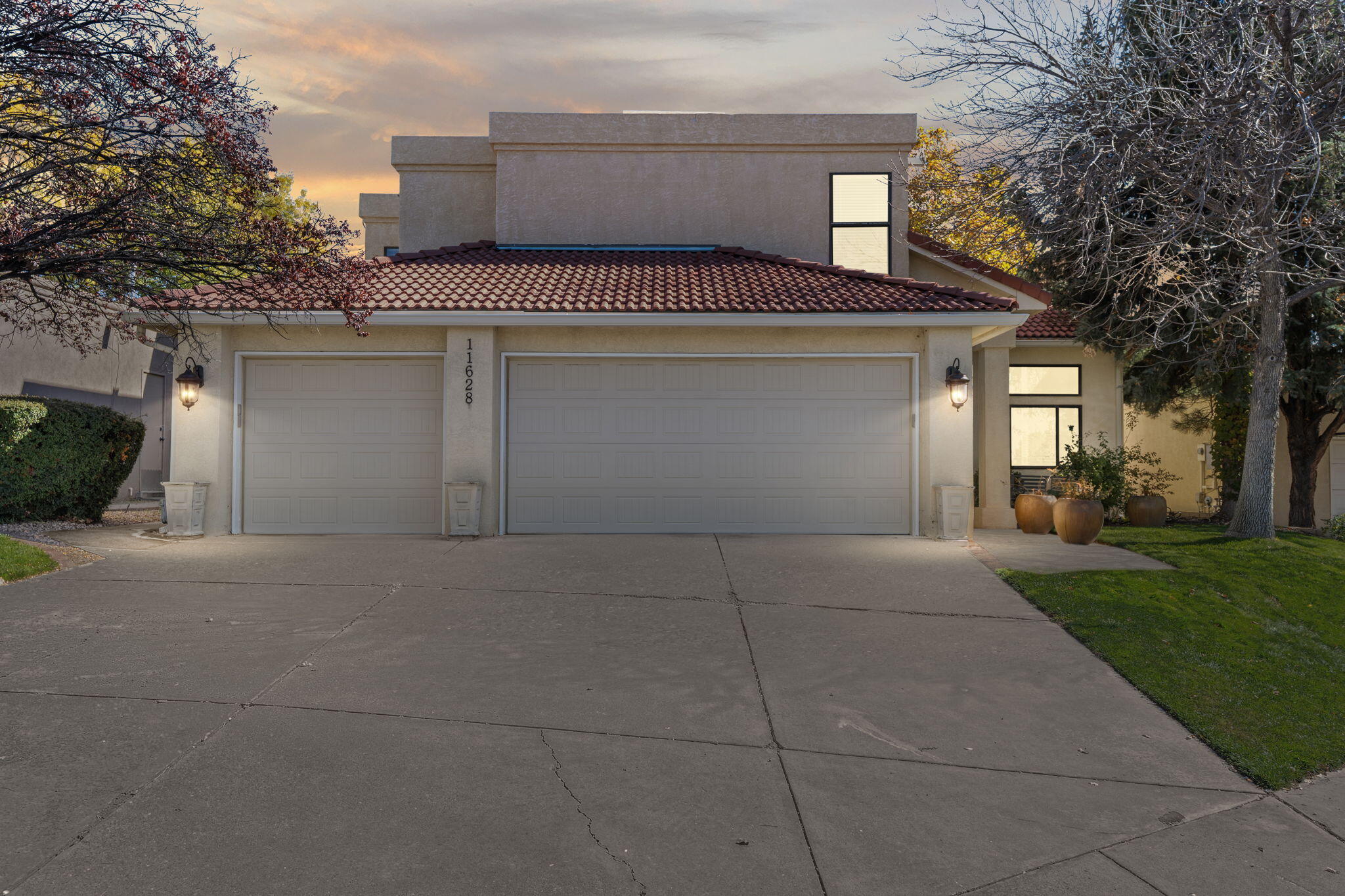 11628 WOODMAR Lane NE - Main Image