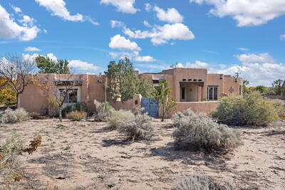 27 Don Lorenzo, Corrales