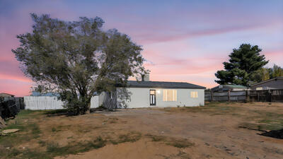 679 Meadowlake Road, Los Lunas 